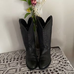 Laredo Abby black leather woman’s cowboy boots western style 51071 size 7m